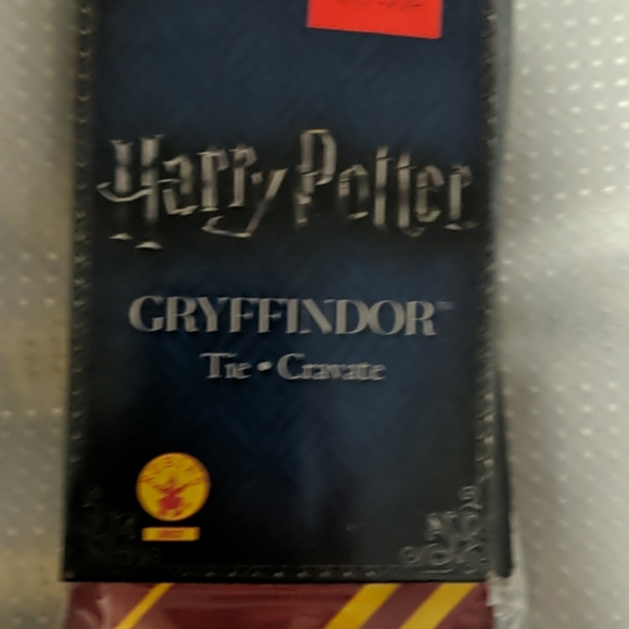 Harry Potter Gryffindor Tie - Picture 3 of 4